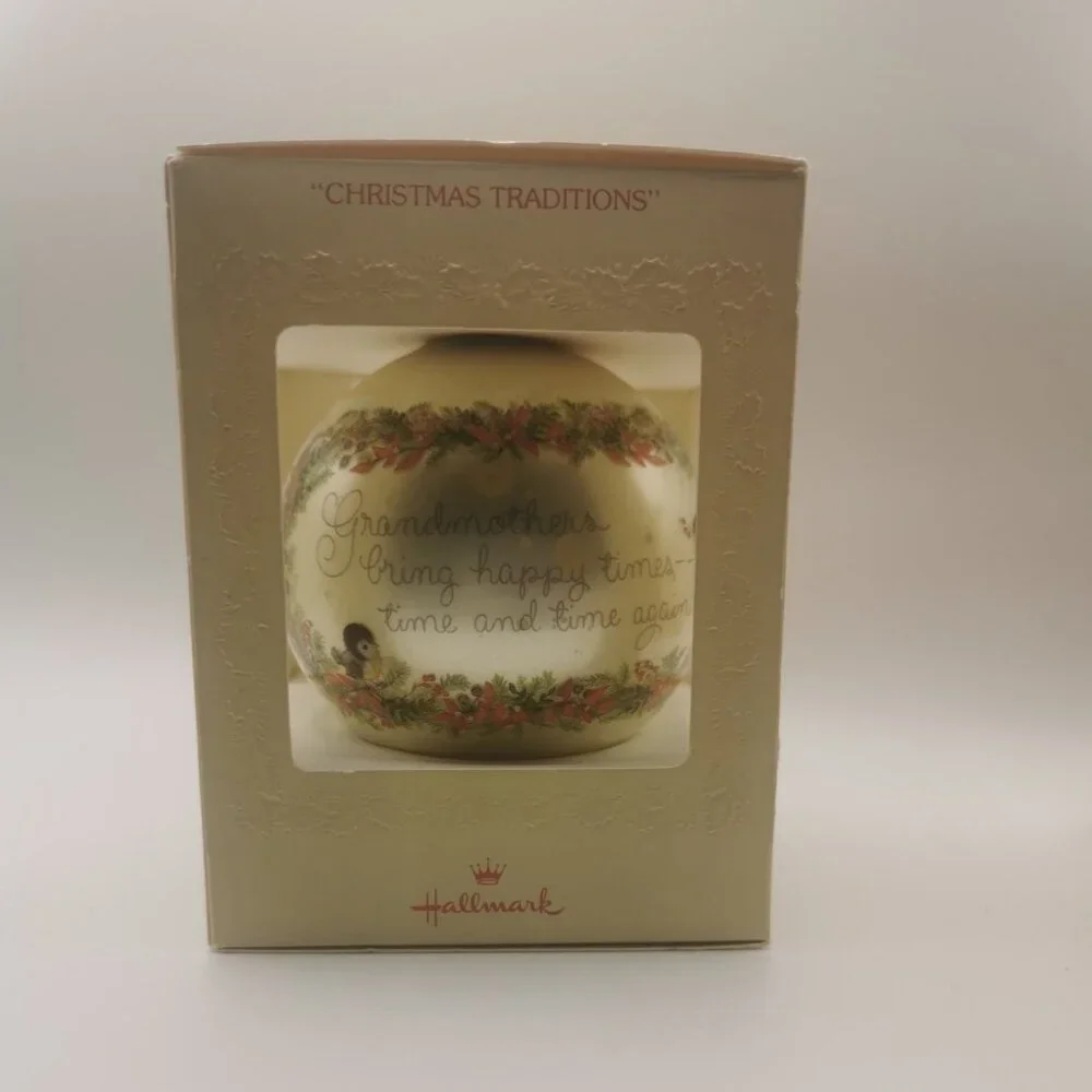 Vintage Christmas Traditions Hallmark 1979 Satin‎ Glass Ornament Ball